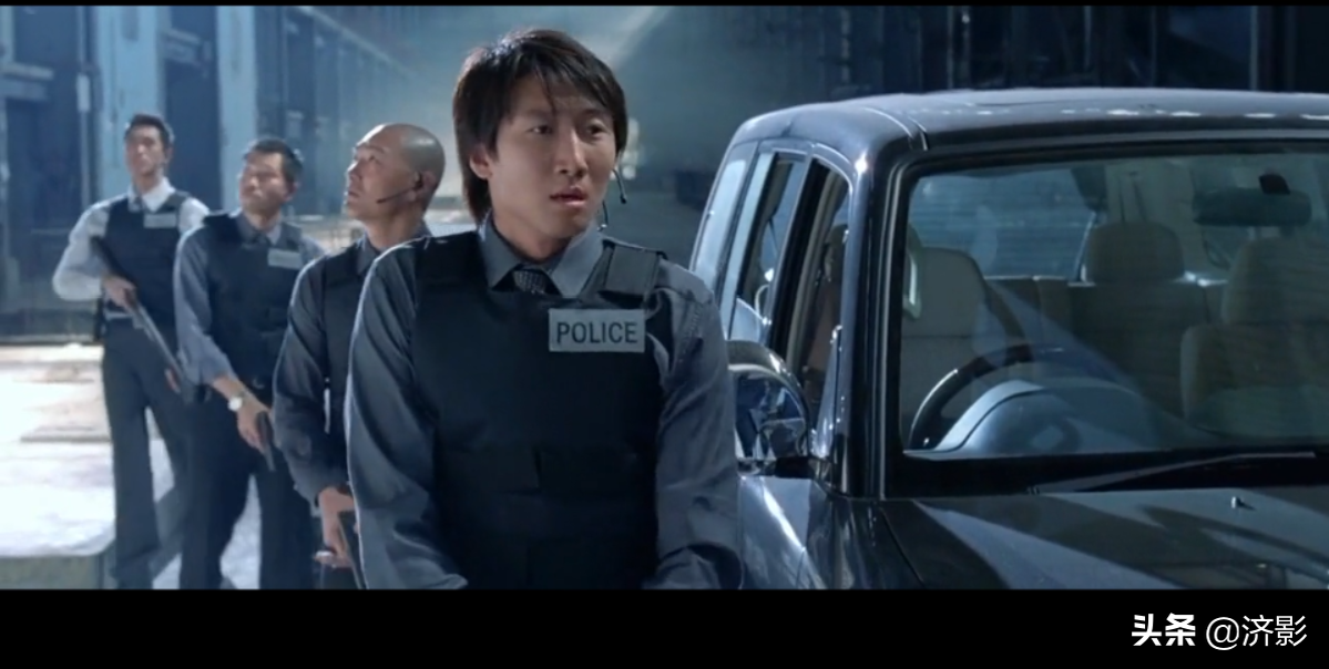 《新警察故事》里开头成炮灰的9个警员,原来个个都来头不小