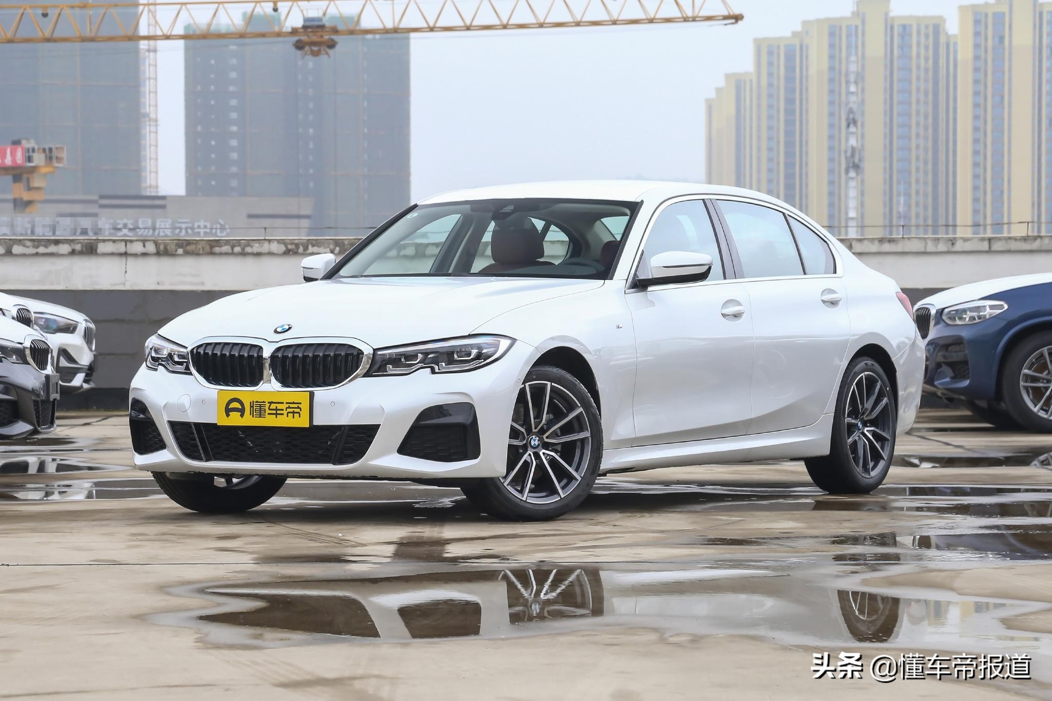 新车 </p><p>　　 售29.39万元起，新款宝马3系正式上市，长轴版增电动尾门