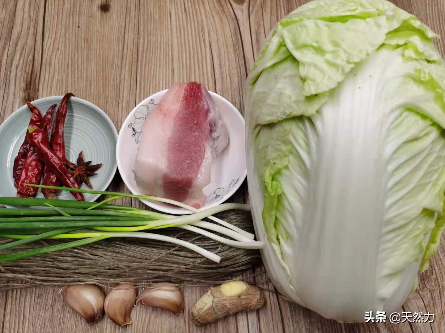 白菜猪肉炒粉条，酒店的做法，家常的味道，简直太美味了