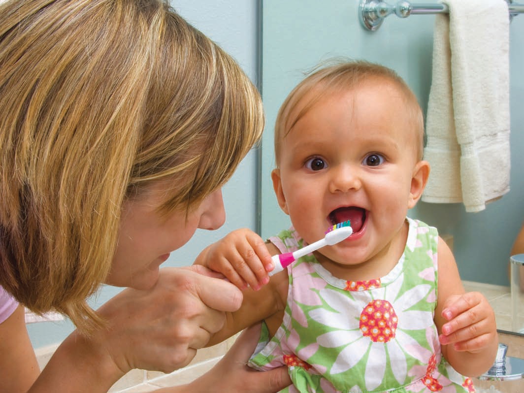 如何帮助宝宝做好乳牙保健?
