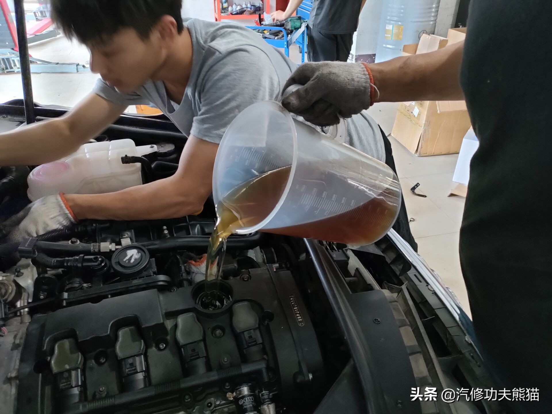 苏州车友十二年车龄奥迪A6L2.0T烧机油，对车有感情彻底整修翻新