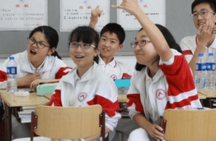 初中生“发型标准”公布，男生接受度很高，女生被新发型丑哭