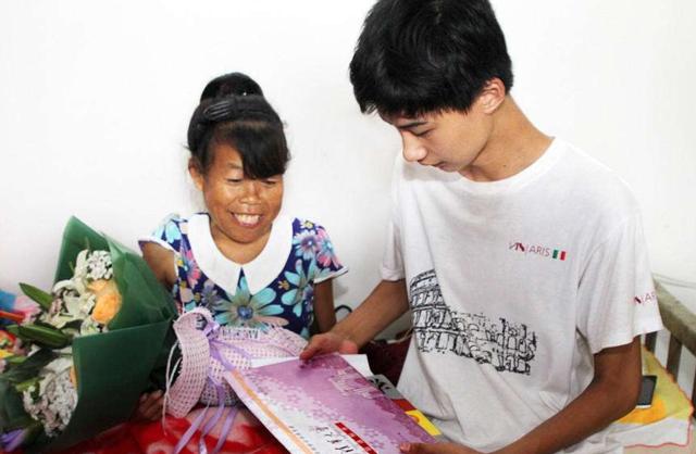 17年河北理科状元744分考上清华，校长亲自拜访，推门后直接泪目