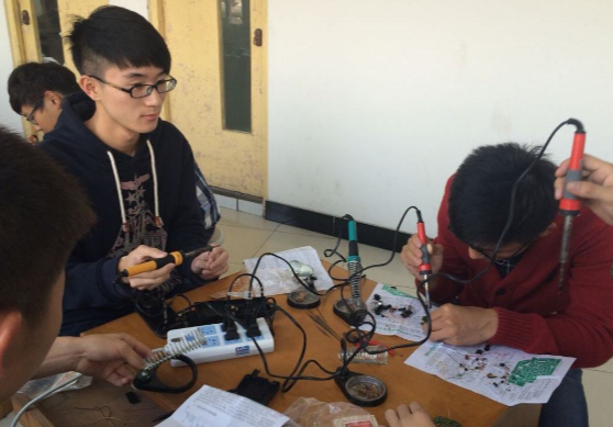 普通家庭想要供一名本科生，4年要花多少钱？这个数字有些吓人