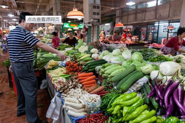 60岁大娘卖蔬菜，利用“一杆秤”，月赚4万，赚钱方法告诉你