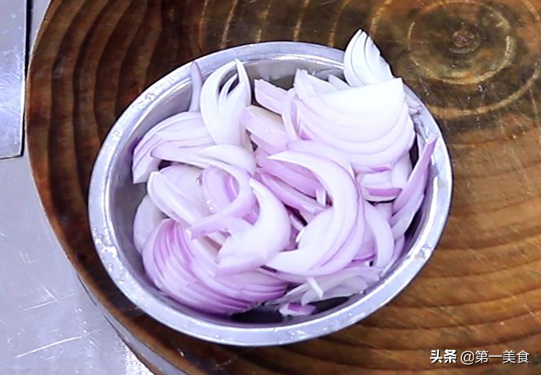 鸡蛋炒洋葱（洋葱炒鸡蛋下锅顺序很重要很多人都不知道）