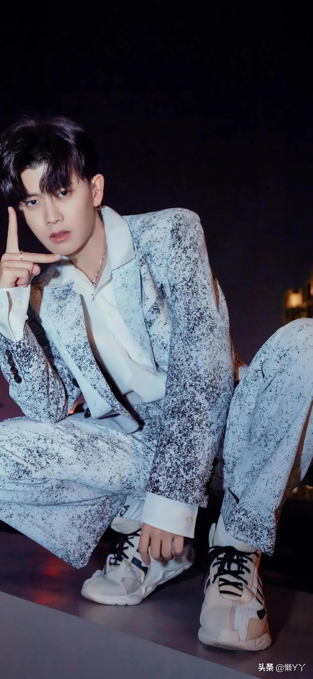 可以发说说的句子关于任嘉伦配图「霸气」 _qq说说网