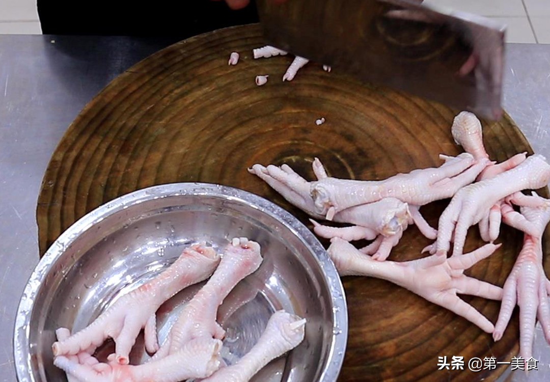 红烧鸡爪的家常做法（分享红烧鸡爪的做法诀窍）