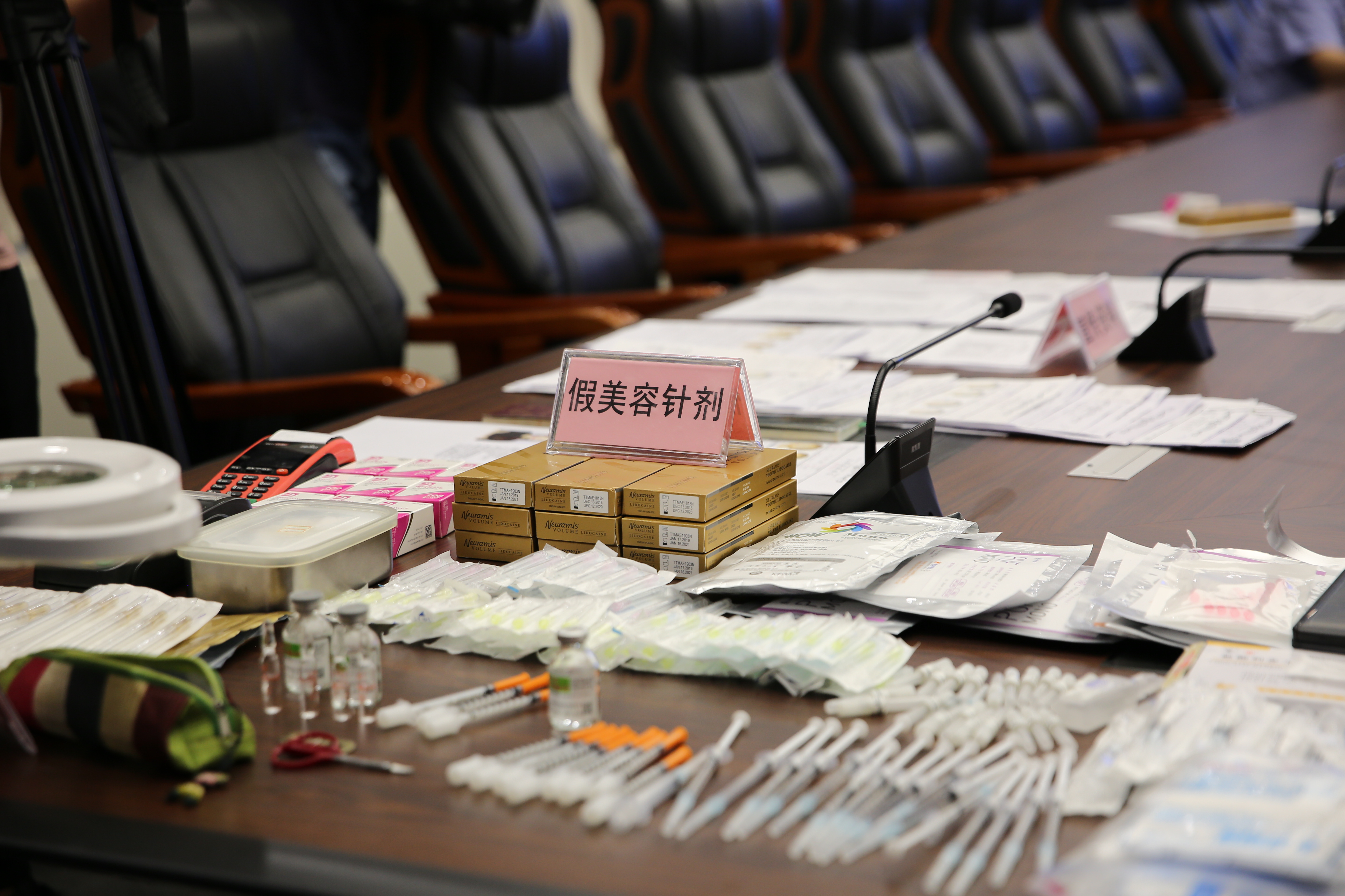 两对夫妻密谋组织外籍人员在太原高档酒店向客户注射假美容针剂 非法获利超300万