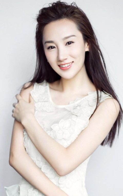 2,高露,中国内地女演员.