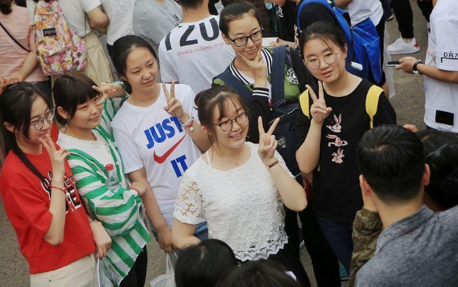 2021年高考语文落幕，各地高考作文出炉，哪个省份作文难度大？