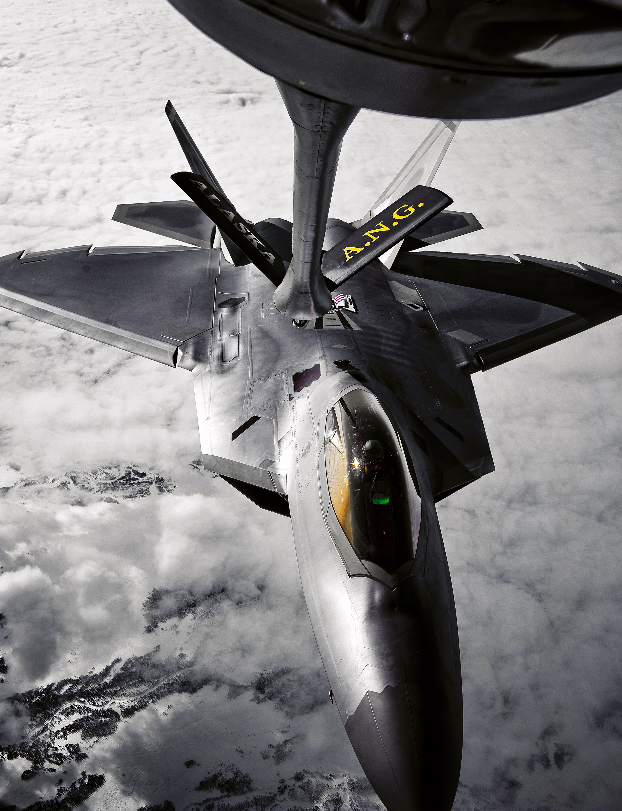 美国最顶尖的技术，被认为是迄今为止最完美的战斗机——F-22 猛禽