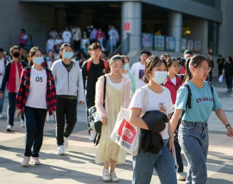 2021年高考语文最难的是作文？看到“默写”后，考生们却心灰意冷