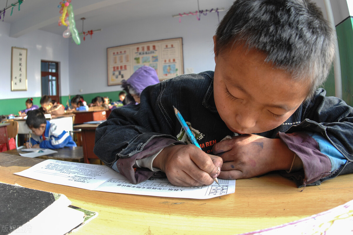 一学期换了3个老师，倒退10个名次，家长苦恼：问题到底出在哪？