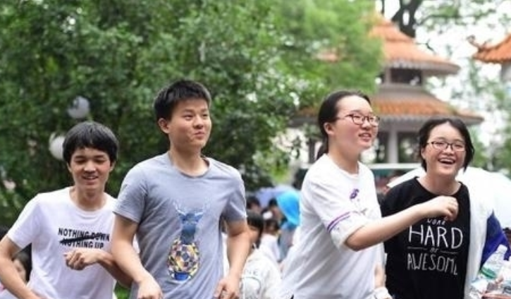 山东4.8万考生惨遭滑档，明明过了本科线，但难逃“政策性掉档”