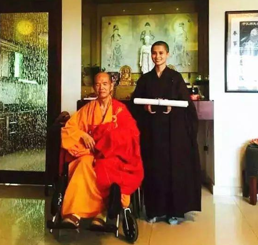 广东谭家三姐妹：青春年华集体出家为尼，多年后两人当上住持