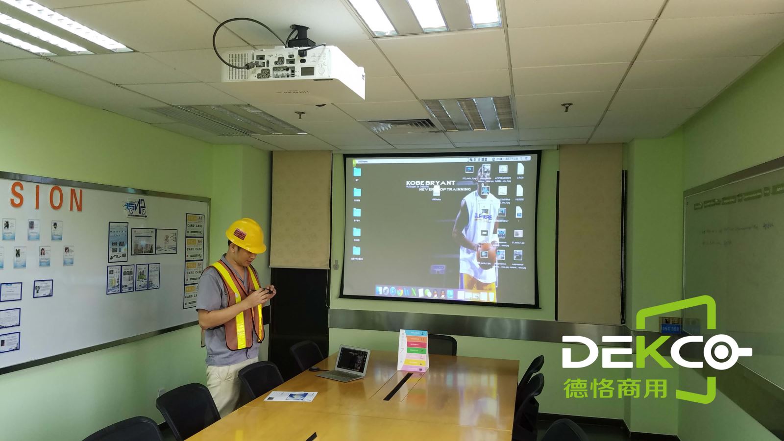 手把手教您，如何将笔记本电脑信号无线投屏到电视或投影机显示