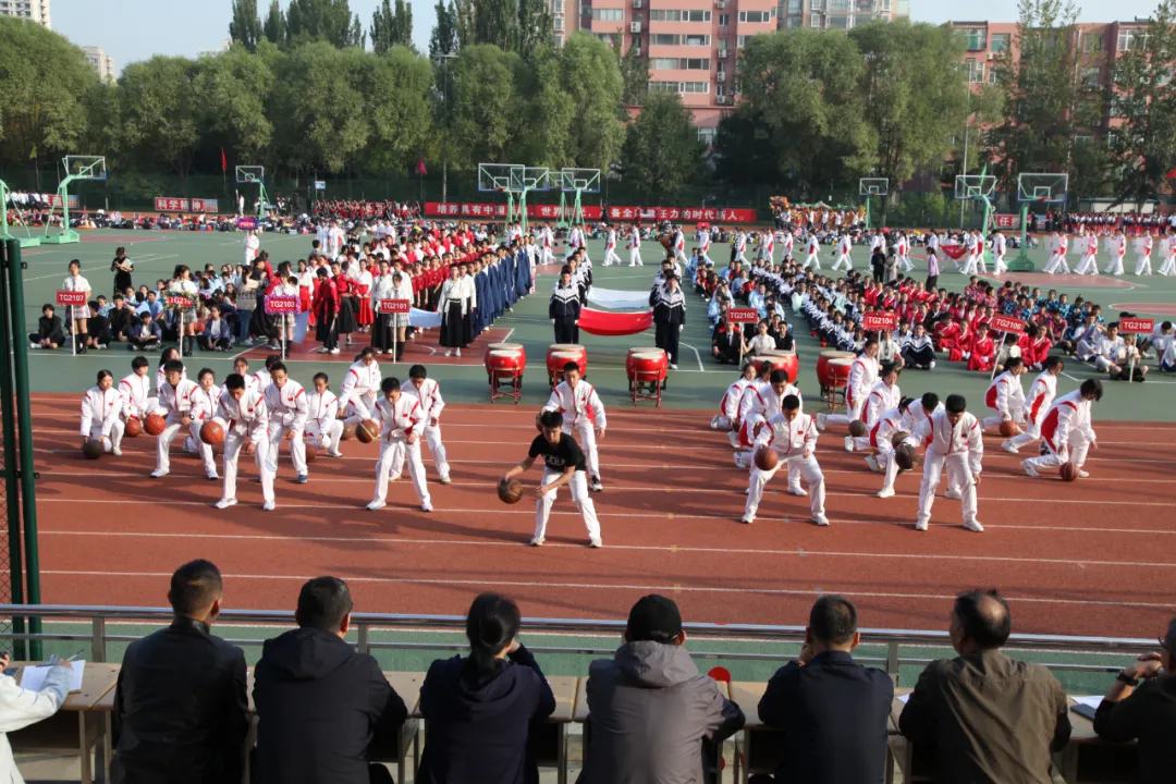 心有山河 且行且歌——太原市外国语学校教育集团秋季田径运动会开幕