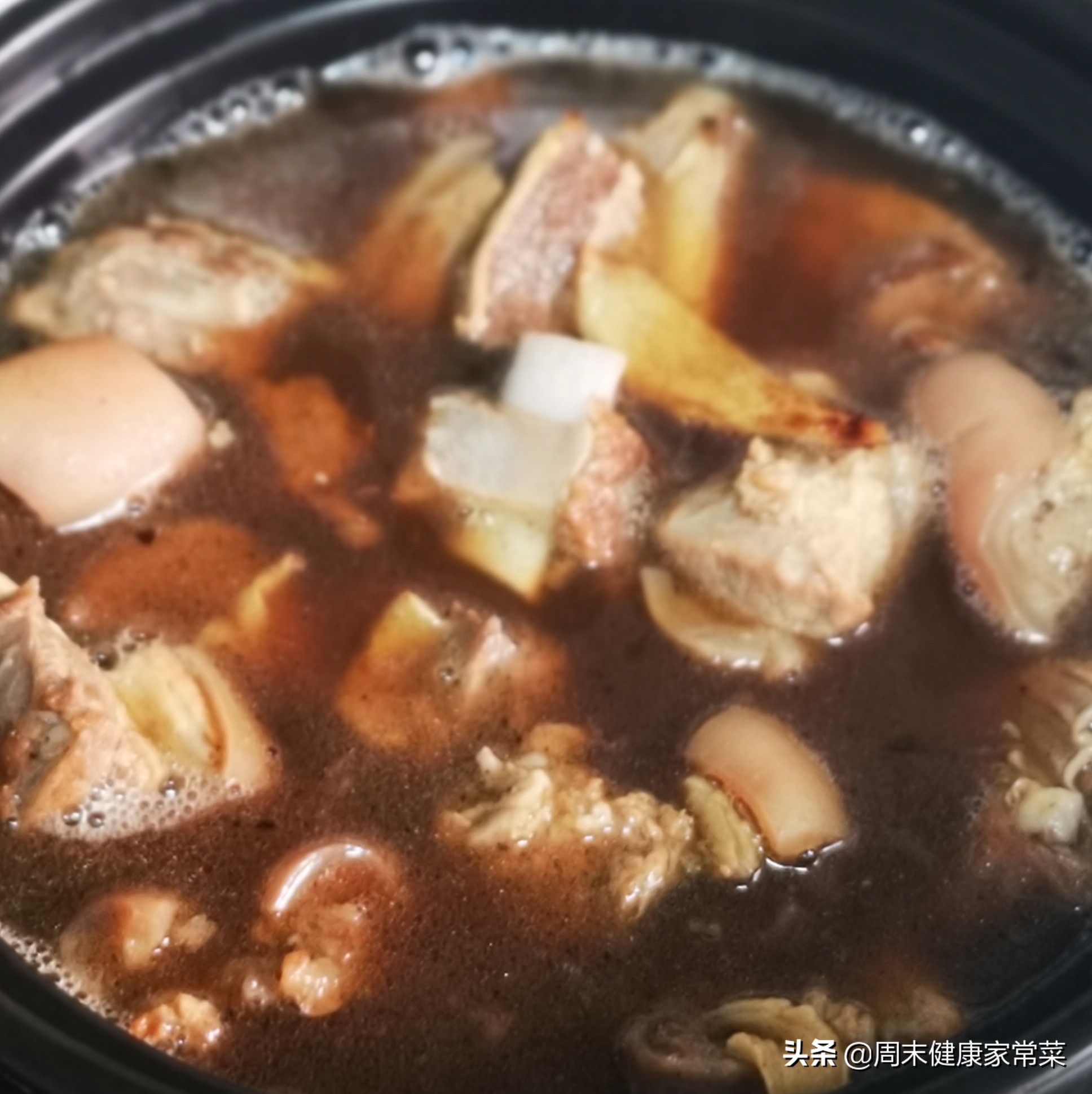 只要有肉，广东人就能将其变成“煲”,来看看一锅驴肉煲的诱惑