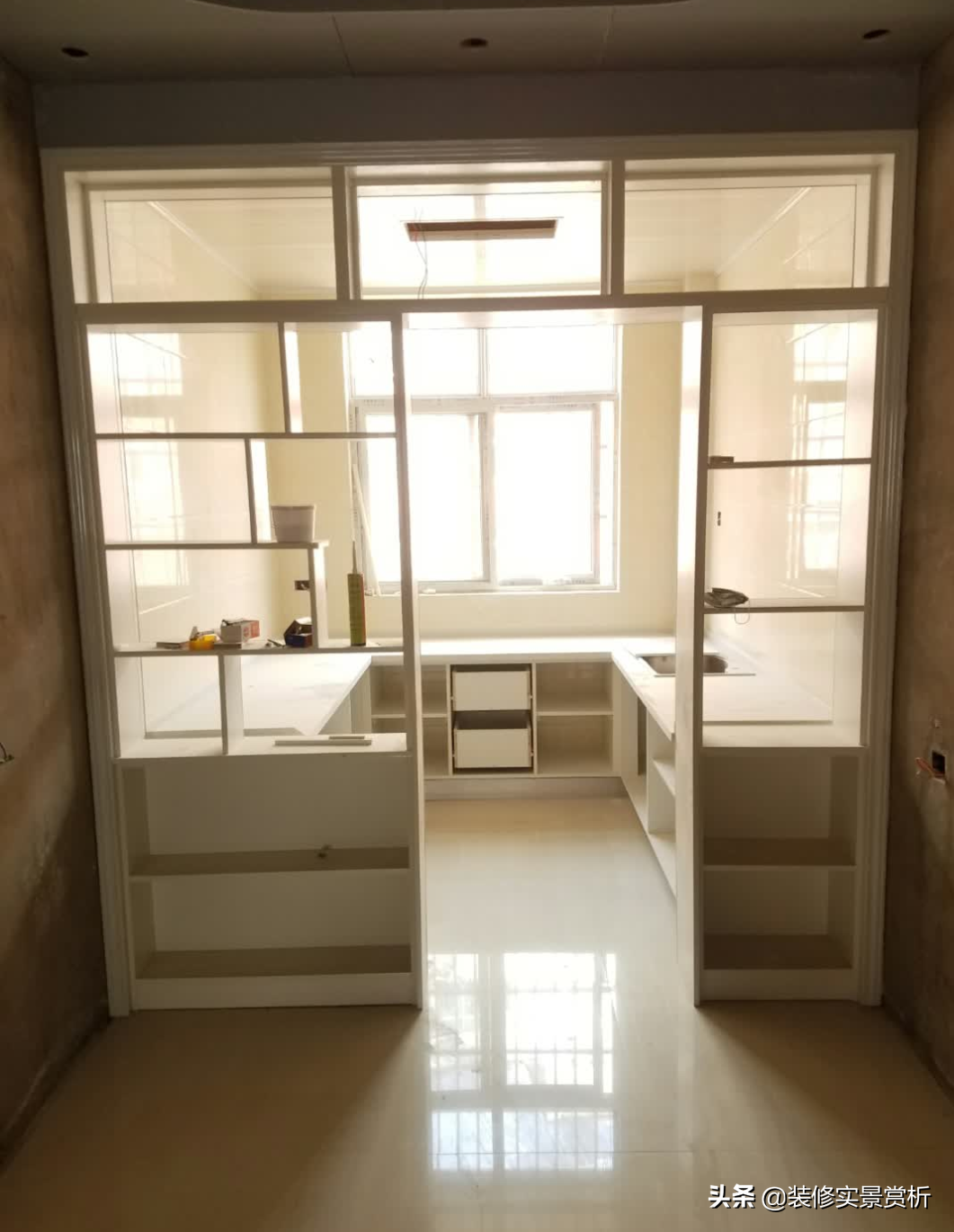 一组刚完工的餐厅隔断酒柜，实用好看接地气，装修请师傅照着做吧