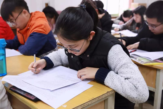 17所985、44所双一流罕见“断档”，高考逆袭的可能性，今年很大