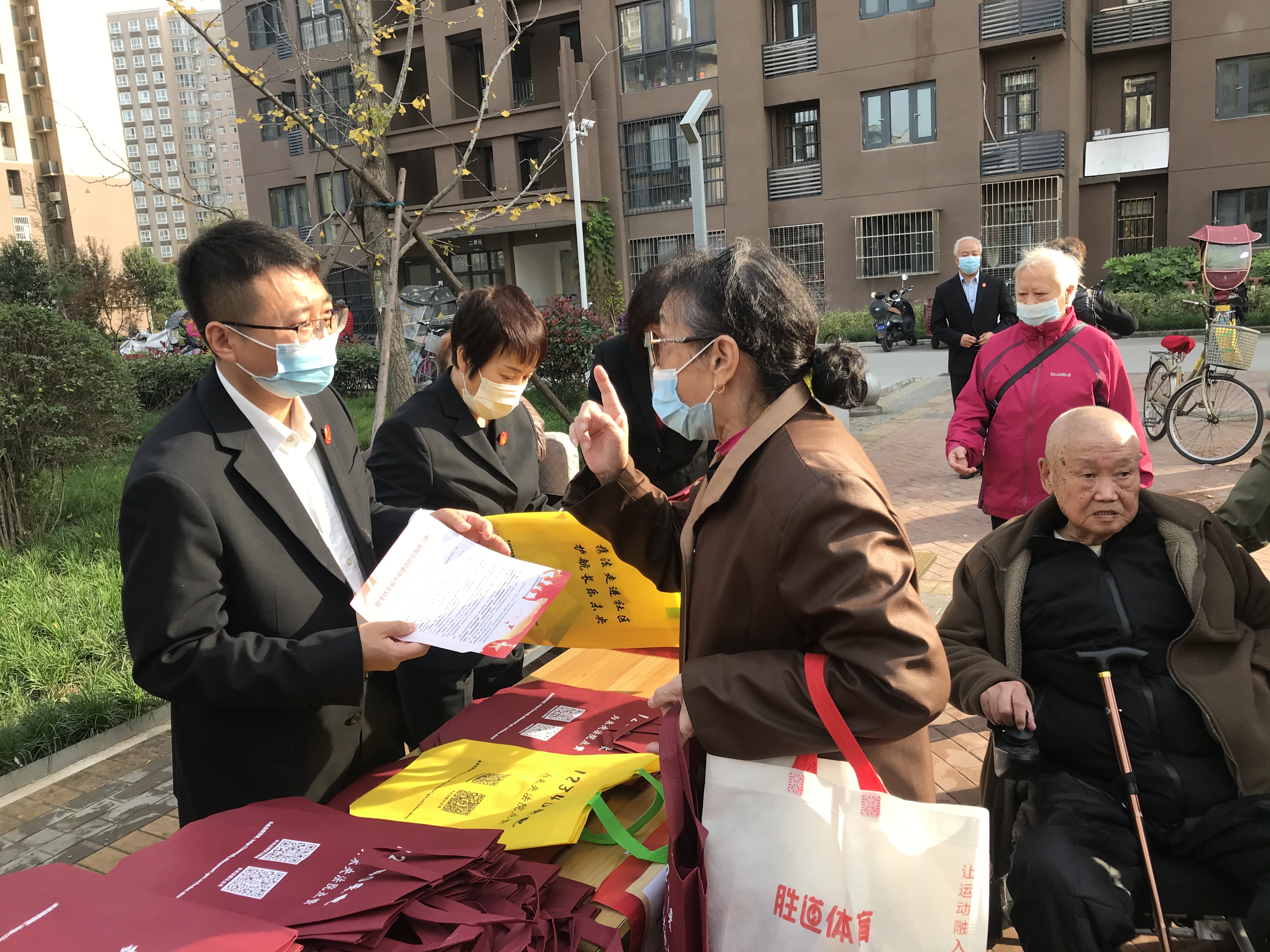西安未央法院：携法走进社区 护航长乐未央