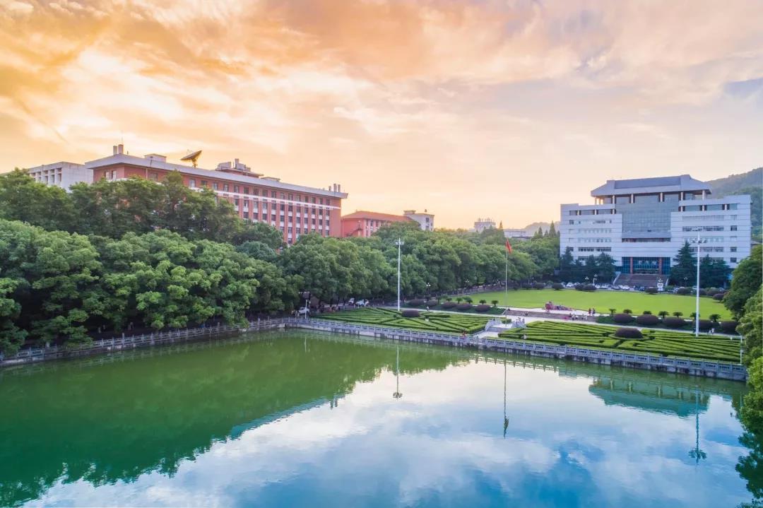 湖南中医药大学图书馆（坐拥16个食堂）