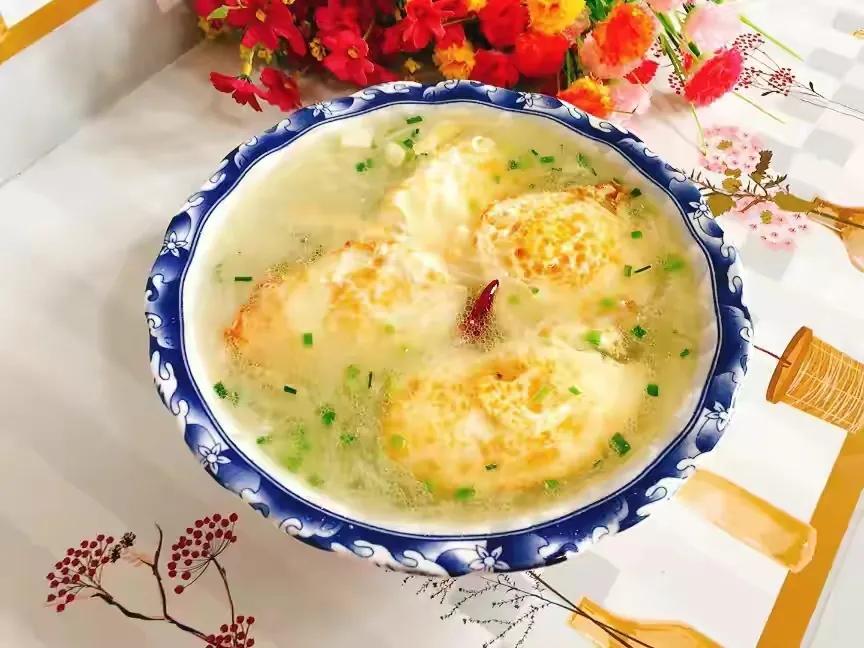 降温又下雨，用鸡蛋和萝卜给家人做一道菜，吃完热乎乎的，真舒服