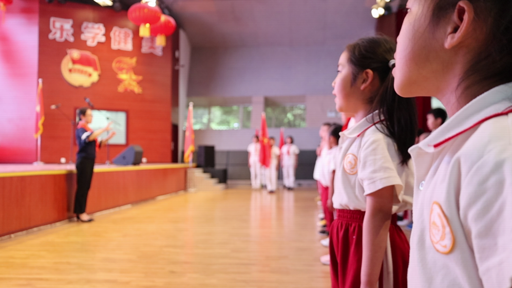 北京市育才学校大兴分校举行少先队入队仪式