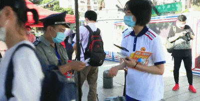 你还记得近5年来的高考作文题吗？