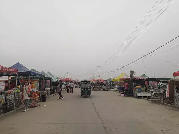 蹦蹦床被掀翻致2儿童死亡,一摊贩家属承认......