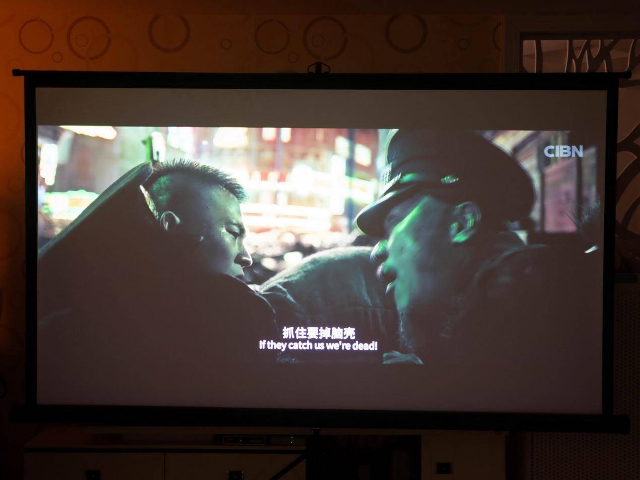 100英寸大屏幕的游戏和观影感受，坚果J10投影仪带你来体验