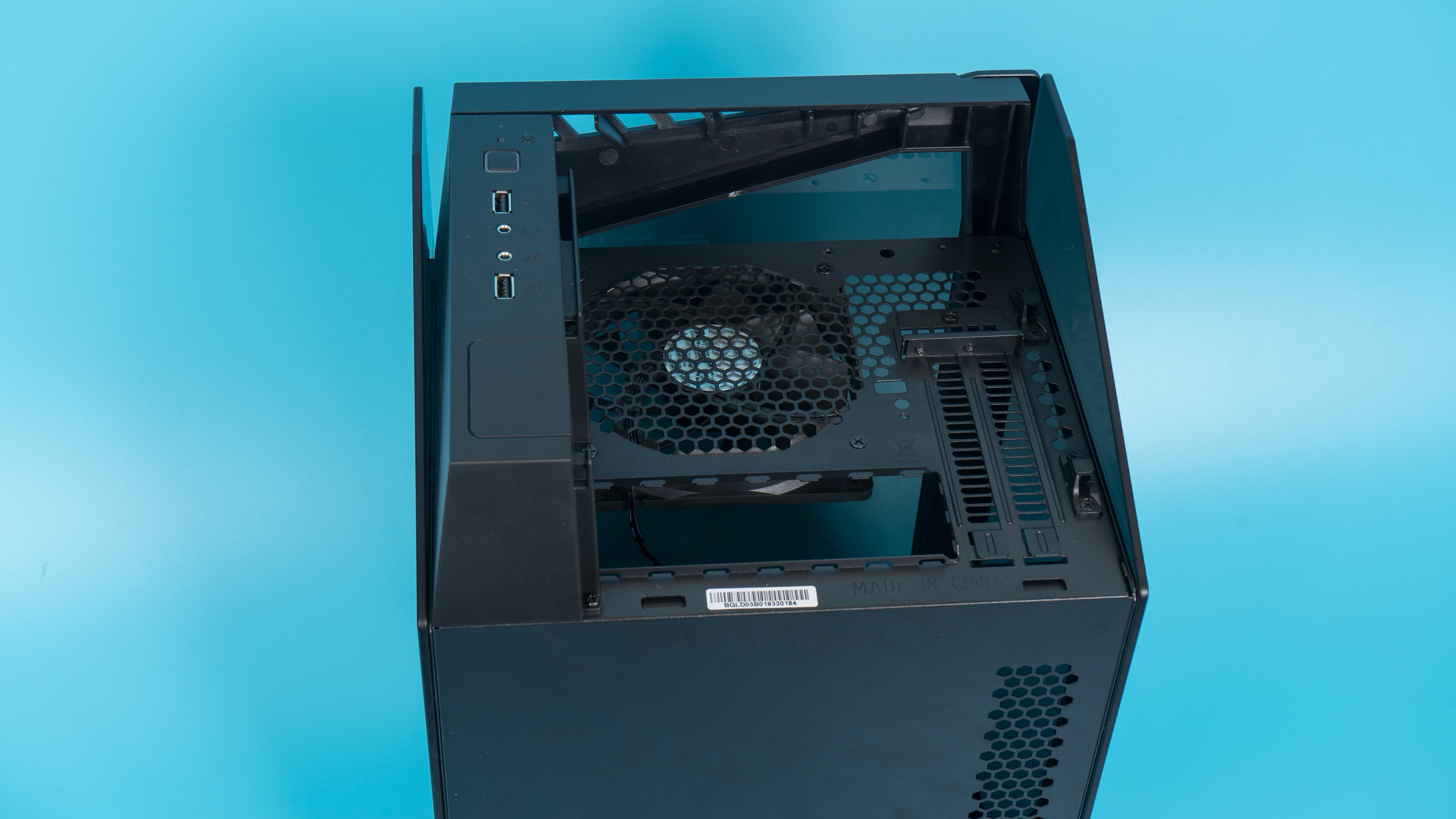 搭建R9 3900X ITX垂直风道机箱，12核PR渲染输出快，超频也无压力