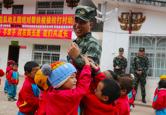 央视聚焦！从“山里娃”到军官，他吃“百家饭”长大、高考文科状元，如今荣立一等功！