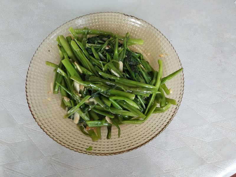 老爸过生日，我忙活一上午炒了10个菜，嫂子：下次还是去饭店吃吧