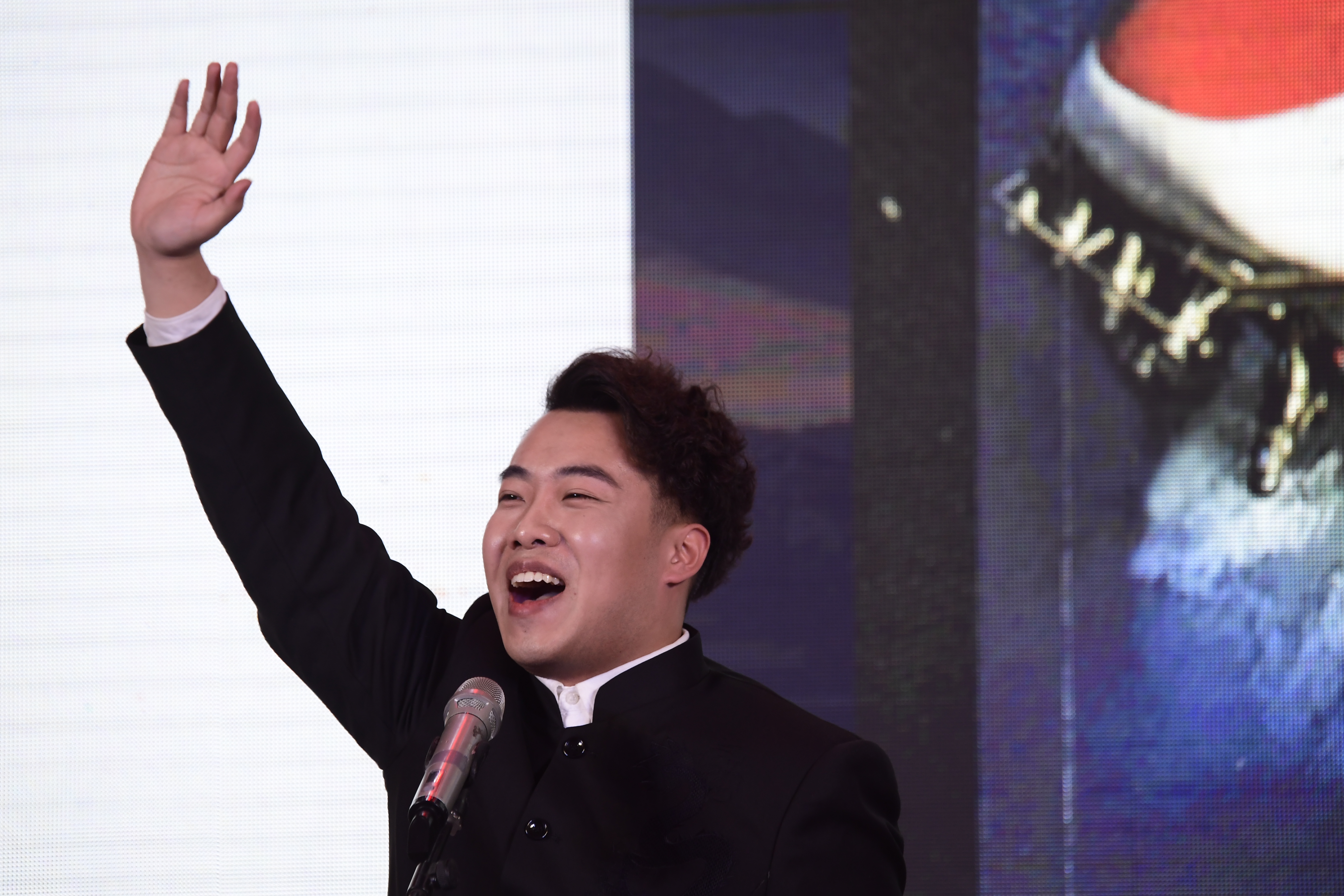 众多知名主持人联袂登台，“诗城之光大型跨年诗会”倾情巨献！