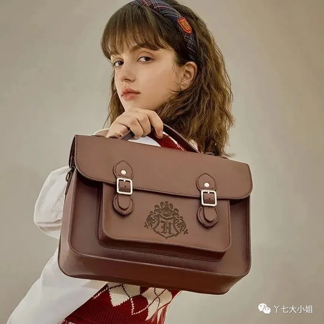 2021秋冬女装流行趋势之：学院风