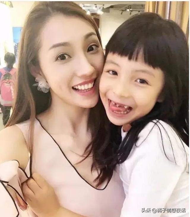 网红夫妻靠“收租”走红，被网友质疑“假”：他们的钱是哪来的？