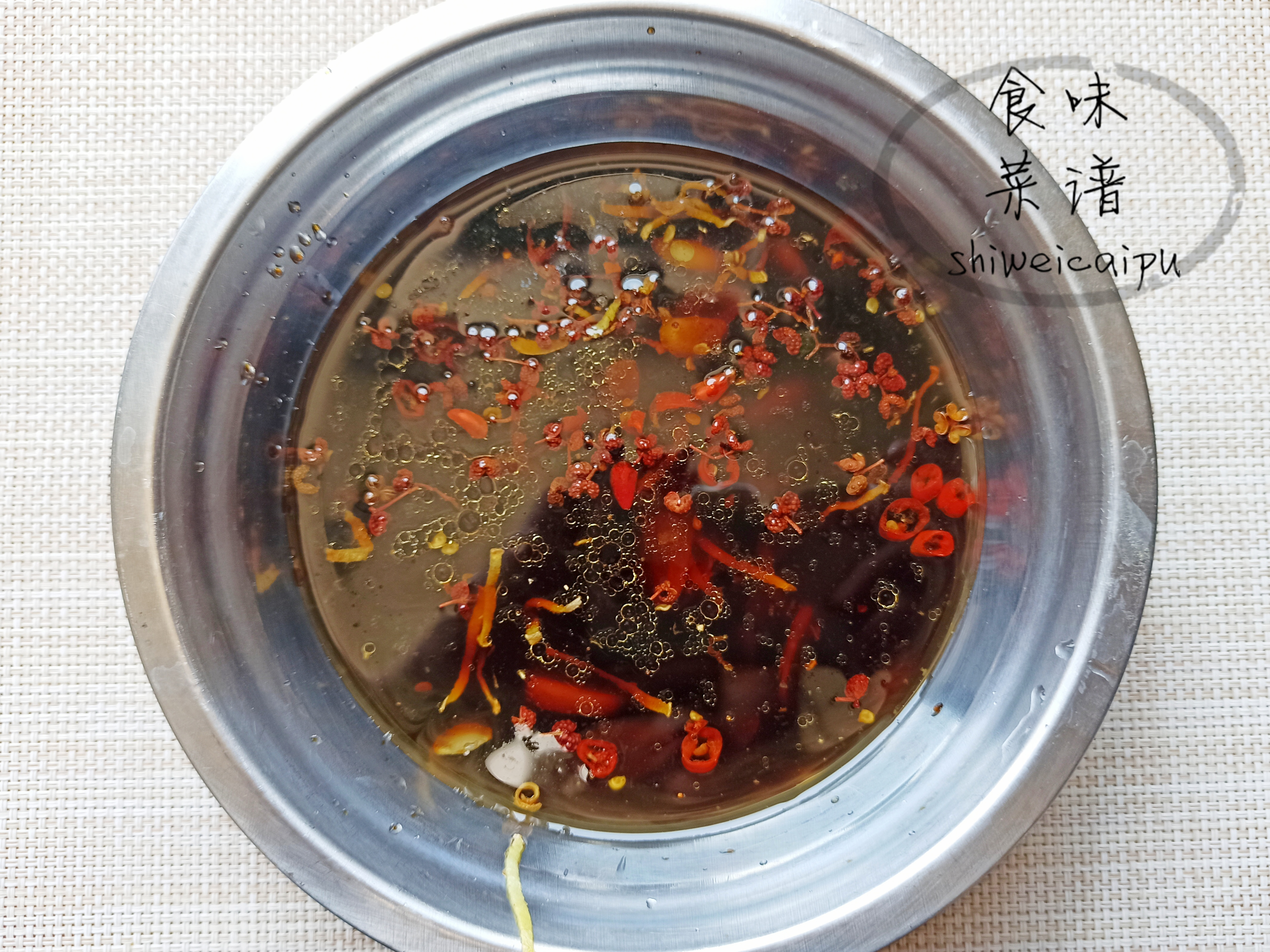 黄瓜怎么腌制才能发脆？教你小窍门，酸甜爽脆不会软，十斤不够吃