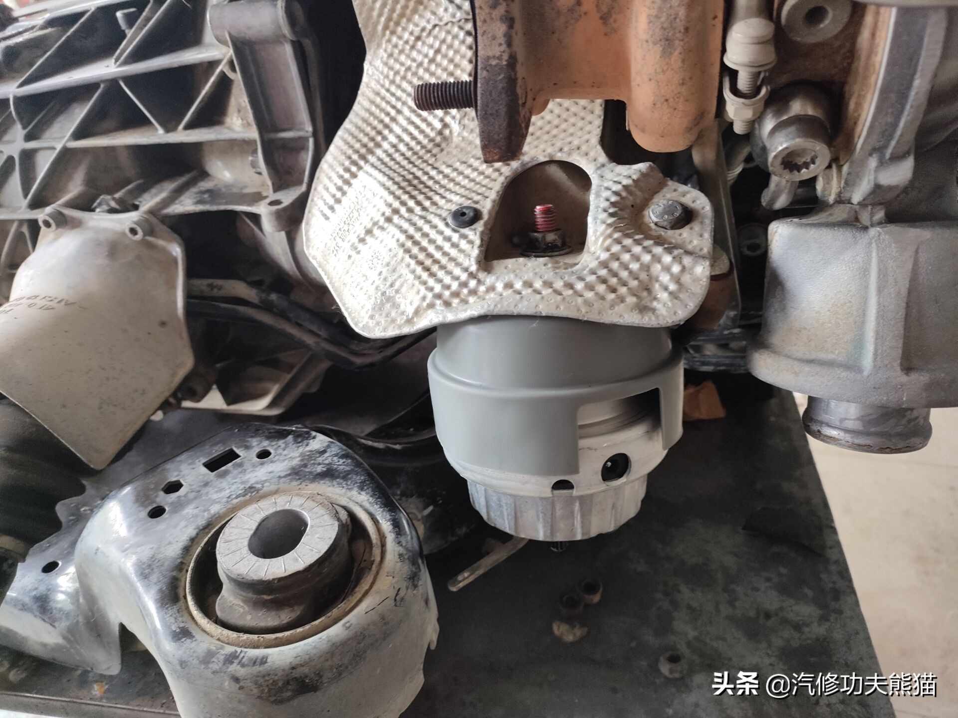 苏州车友十二年车龄奥迪A6L2.0T烧机油，对车有感情彻底整修翻新
