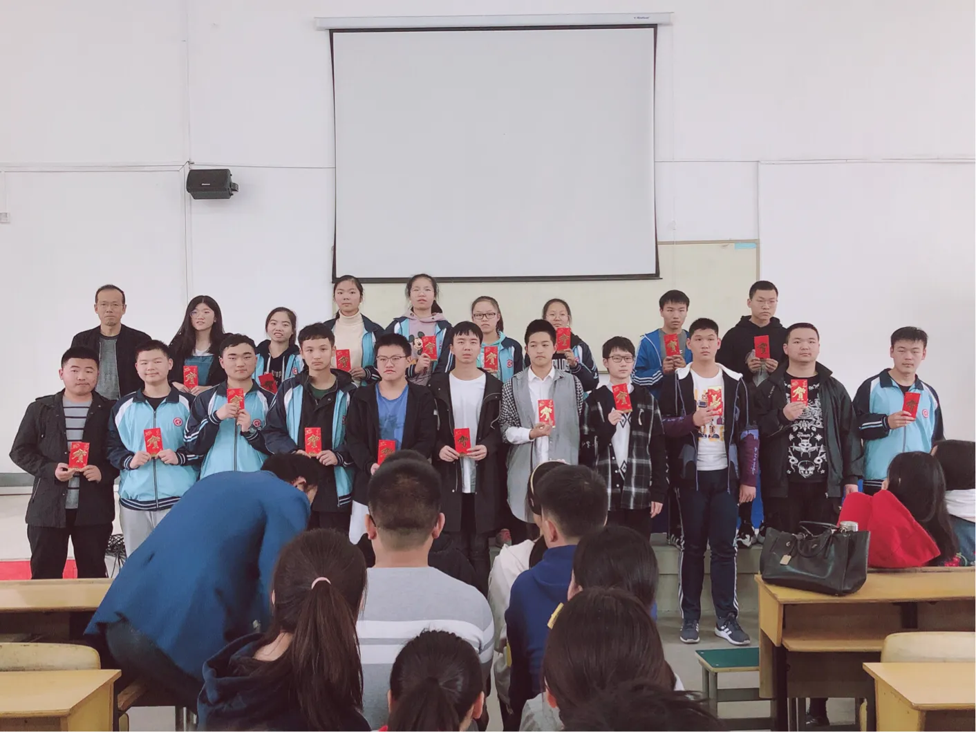 厉害了！黄冈外校高三年级167名同学喜获奖学金