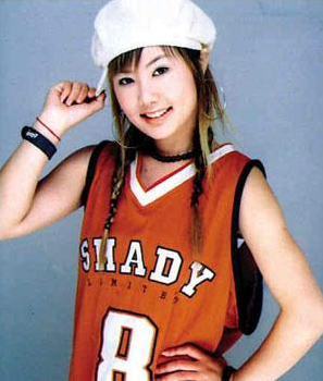 2010年,超女王贝携母整容命丧手术台,母亲私下和解的一幕耐人寻味