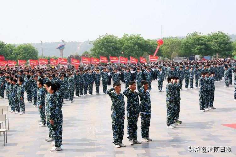 渭南明珠 教育楷模：美丽的蓝光中学欢迎你