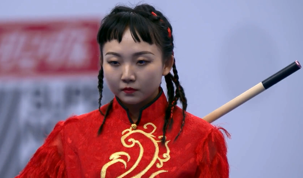 凭自己努力走红的8位女网红，一个比一个拼，有人因一条裙子爆火