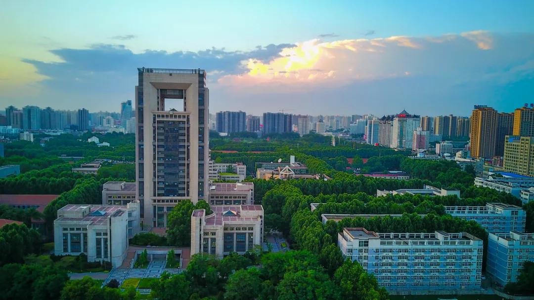 25人同一天登上人民大会堂，毕业于同一所大学！陕西“最牛学神团”火了！