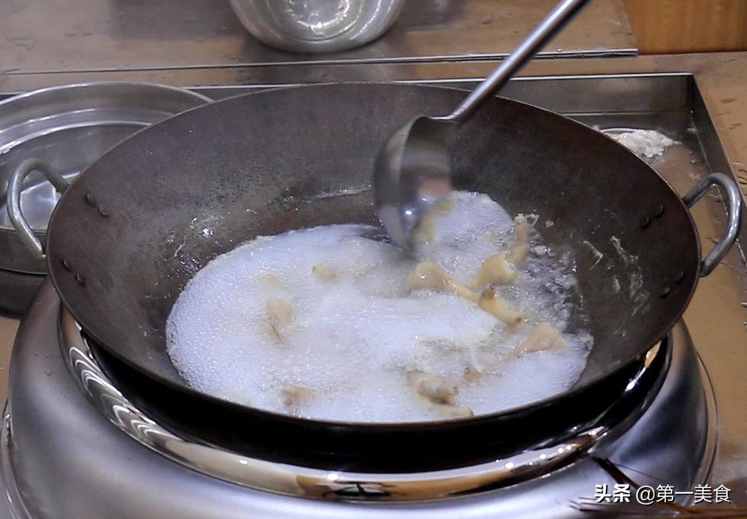 红烧鸡爪的家常做法（分享红烧鸡爪的做法诀窍）