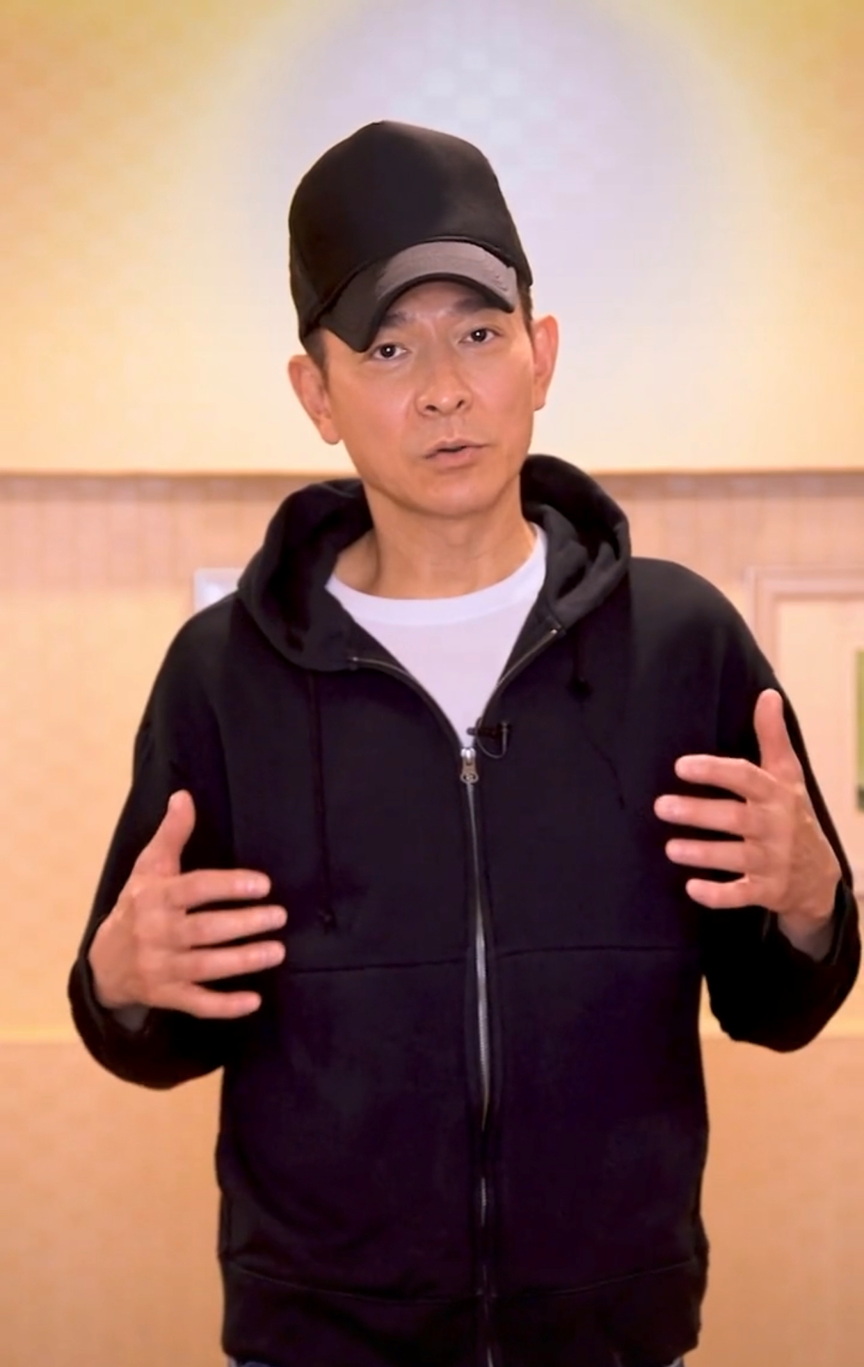 59岁刘德华发声为灾区祈福，声音嘶哑惹人心疼，却遭质疑没有捐款