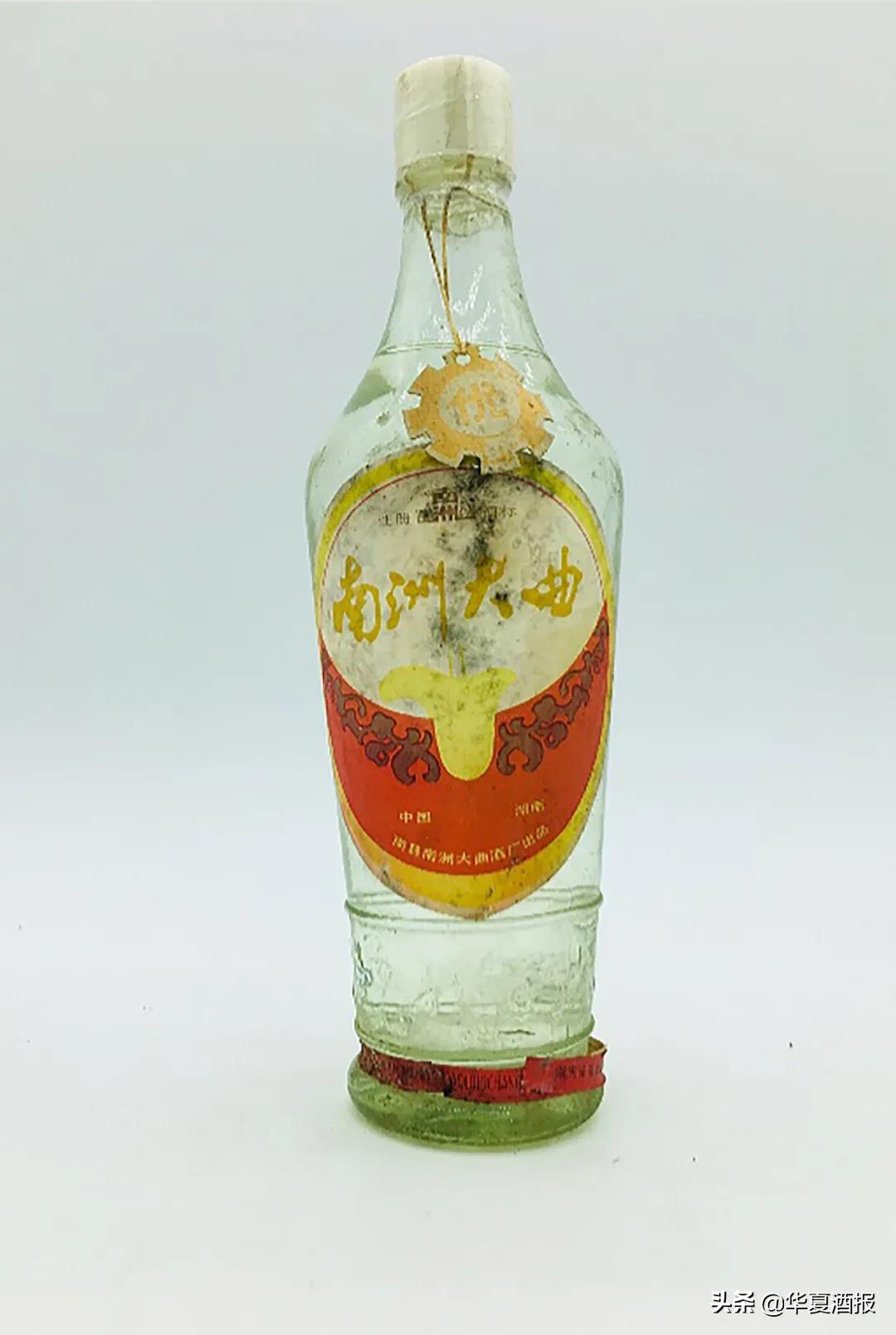 爵作图案装饰亦彰显该酒荣获的荣誉"1979年获湖南省轻工厅优质产品"