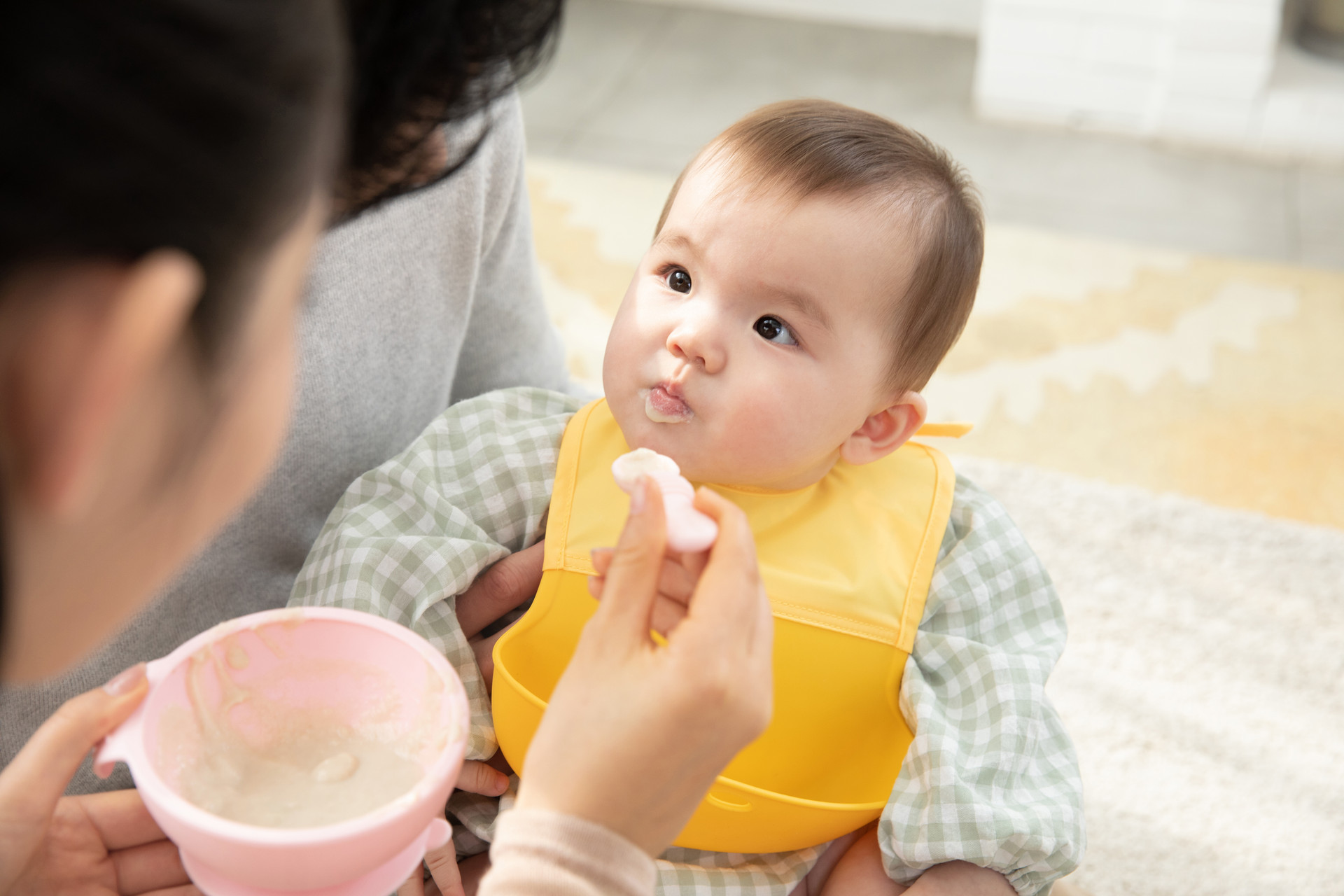 儿科医生：九个月的孩子别吃米粉和鸡蛋羹了！辅食吃错很坑娃