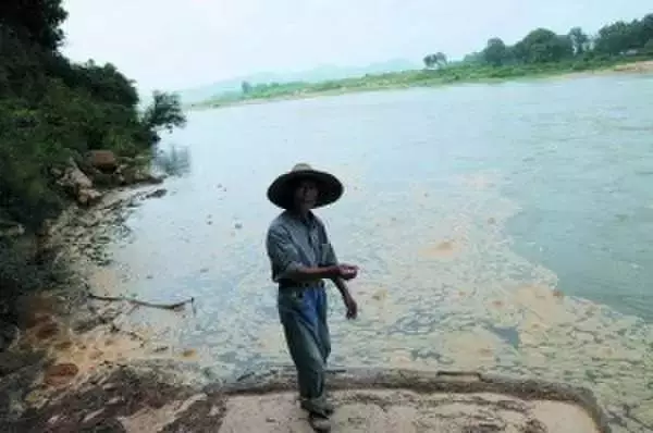 衣服不用洗，一泡就干净！73岁老人研发洗衣神器，颠覆洗衣方式